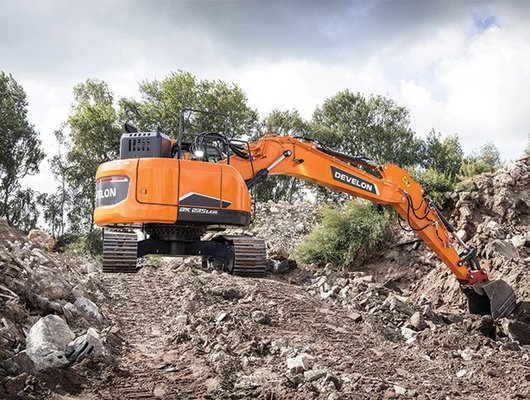 Pelle sur chenilles Develon DX235LCR-7